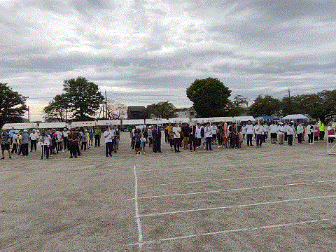 各自治会のテントと選手入場