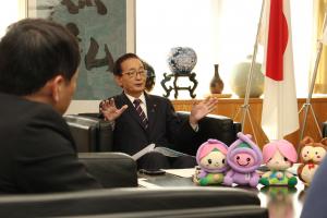 意見提案する畠山市長