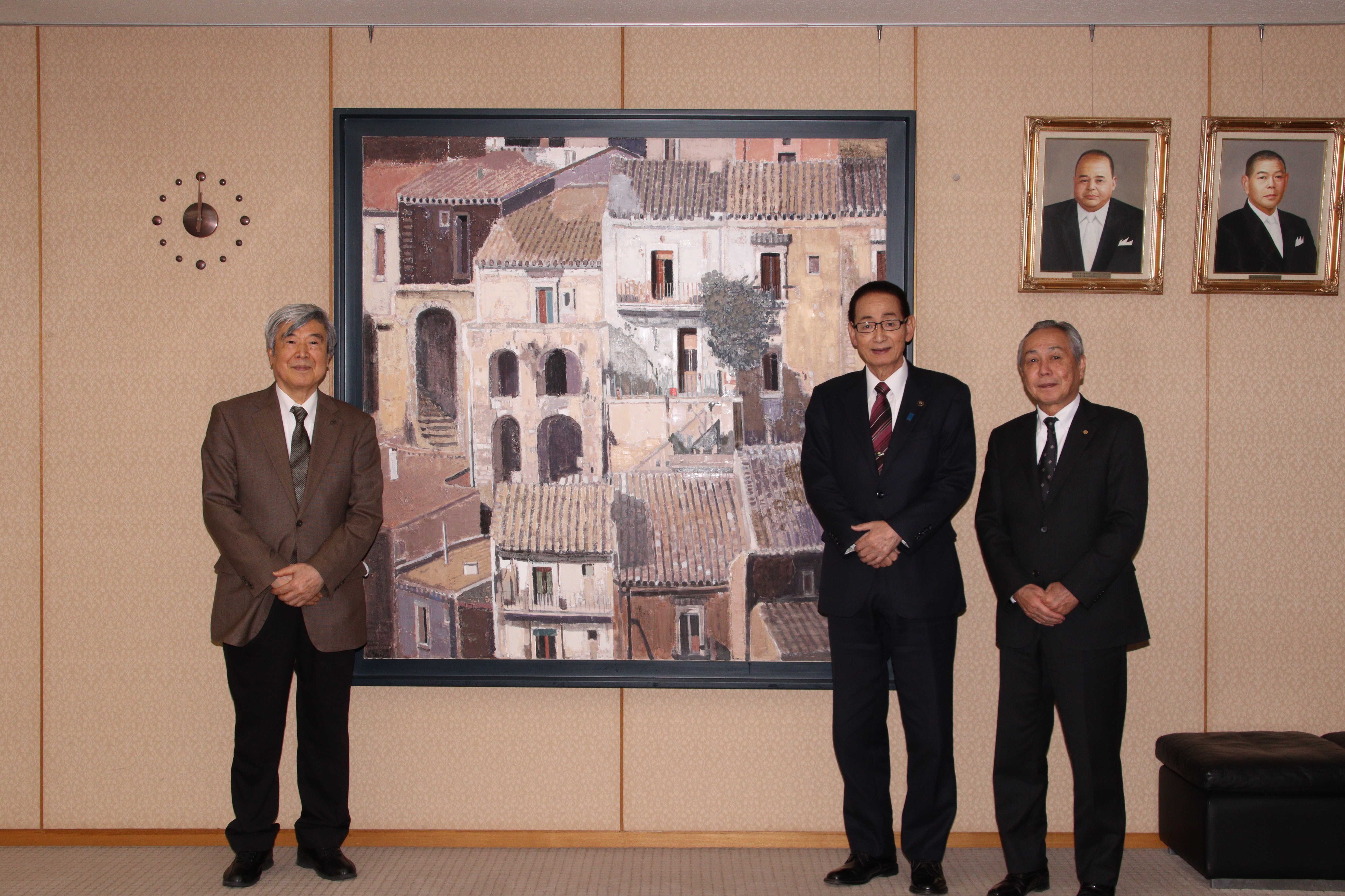 前原喜好さん、畠山市長、西倉教育長の写真